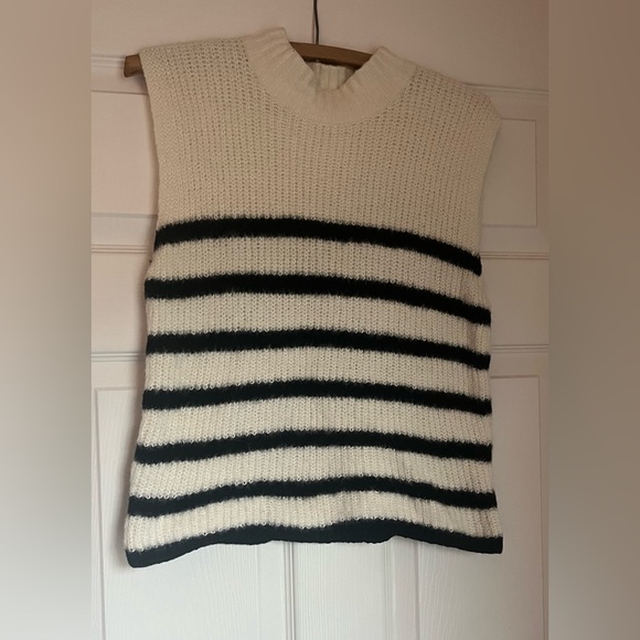 Old Navy Mock Neck Eyelash Sleeveless Striped Sweater Size M - Picture 4 of 7